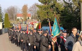 przemarsz pod pomnik