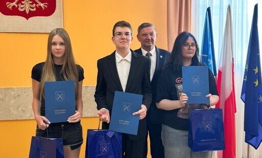 Zdjęcie do &Oacute;smoklasiści z najlepszymi wynikami nagrodzeni!